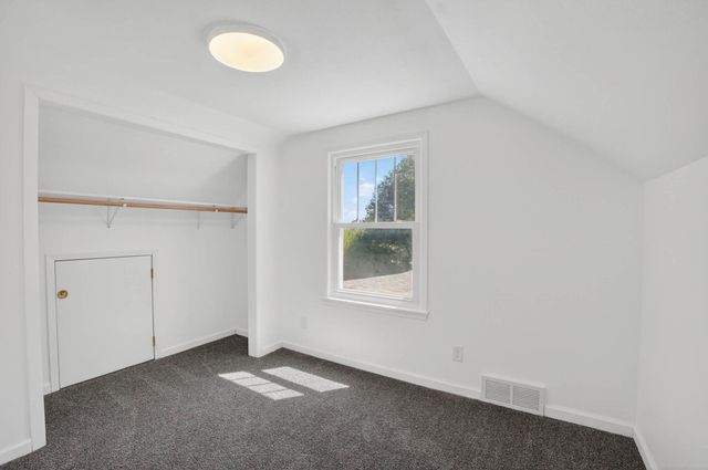 1115 W 10TH Street, Cedar Falls, IA 50613