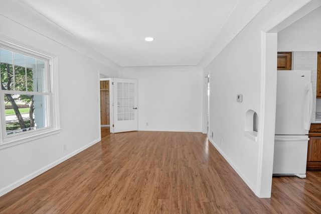 1115 W 10TH Street, Cedar Falls, IA 50613