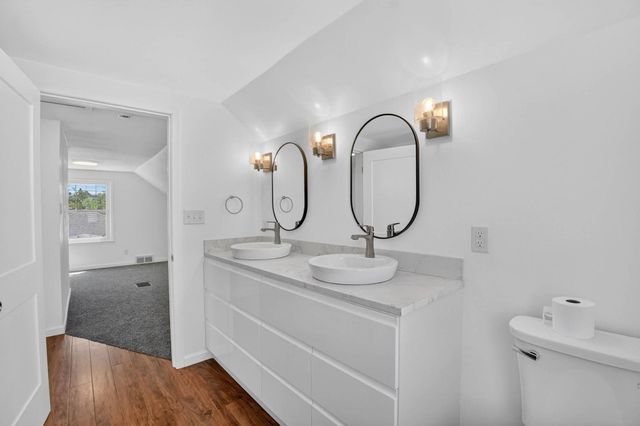 1115 W 10TH Street, Cedar Falls, IA 50613