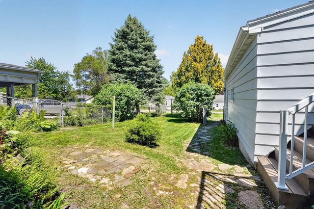 1115 W 10TH Street, Cedar Falls, IA 50613