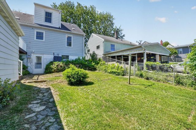 1115 W 10TH Street, Cedar Falls, IA 50613