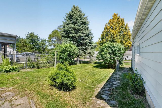 1115 W 10TH Street, Cedar Falls, IA 50613