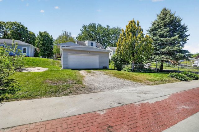1115 W 10TH Street, Cedar Falls, IA 50613