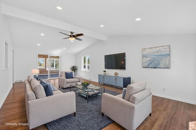 1115 W 10TH Street, Cedar Falls, IA 50613