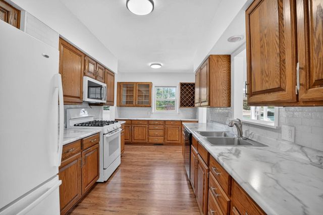 1115 W 10TH Street, Cedar Falls, IA 50613