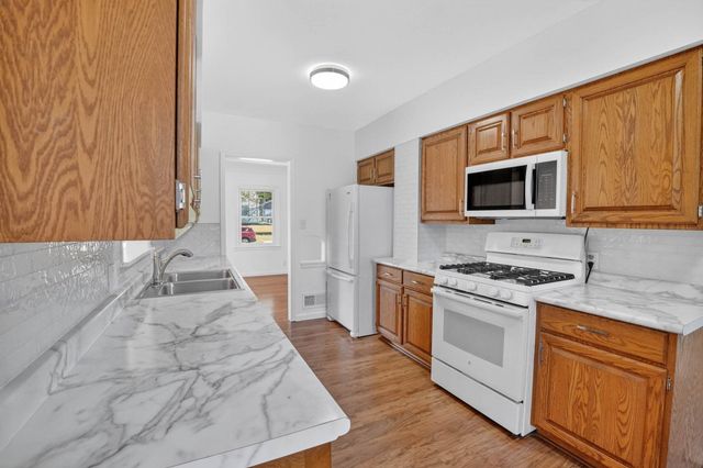1115 W 10TH Street, Cedar Falls, IA 50613