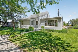 1115 W 10TH Street, Cedar Falls, IA 50613
