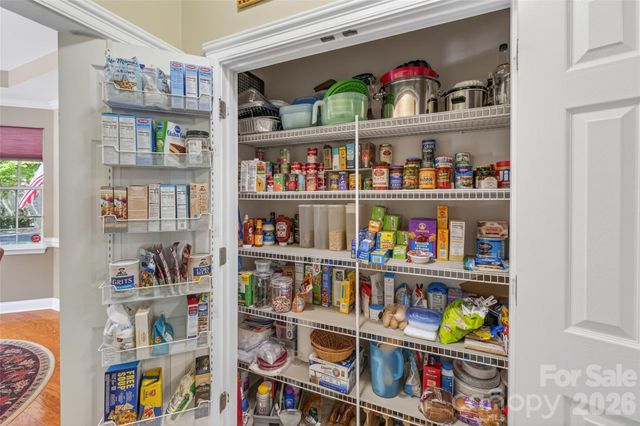 1005 Feather Oak Lane, Matthews, NC 28104
