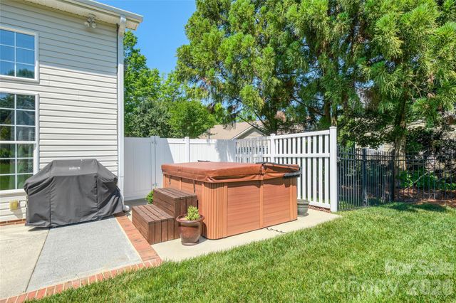 1005 Feather Oak Lane, Matthews, NC 28104