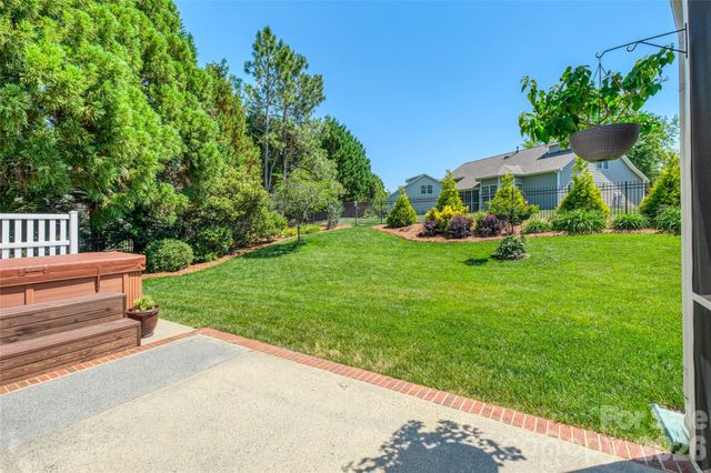 1005 Feather Oak Lane, Matthews, NC 28104