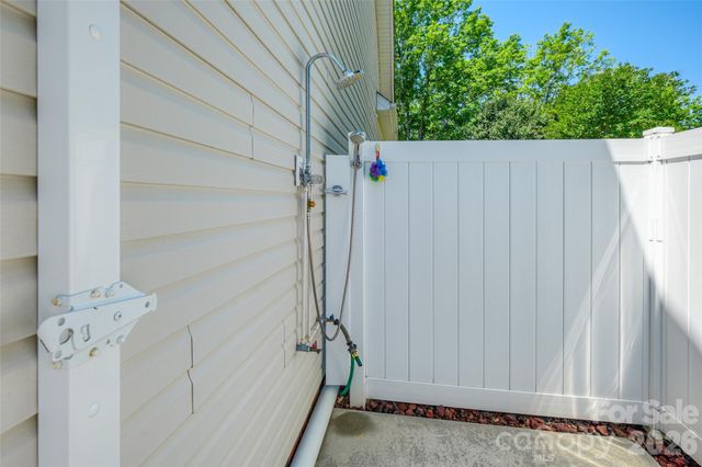 1005 Feather Oak Lane, Matthews, NC 28104