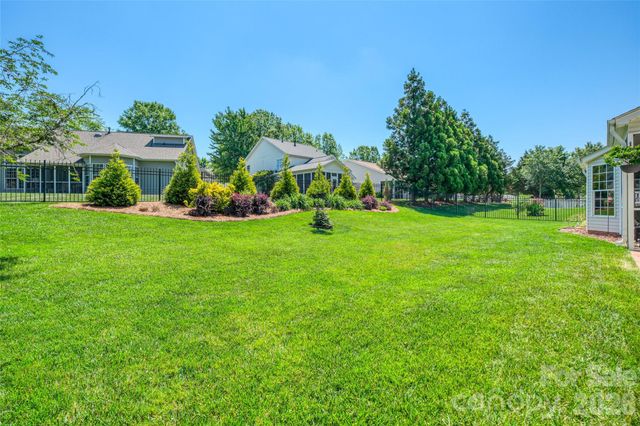1005 Feather Oak Lane, Matthews, NC 28104
