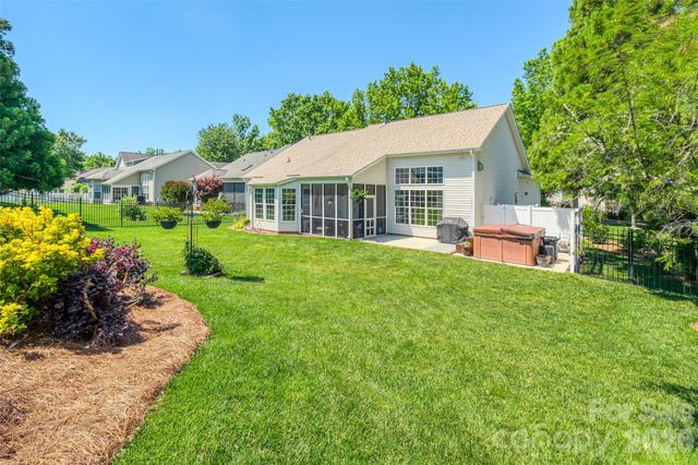 1005 Feather Oak Lane, Matthews, NC 28104