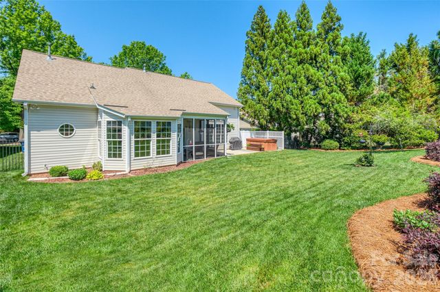 1005 Feather Oak Lane, Matthews, NC 28104
