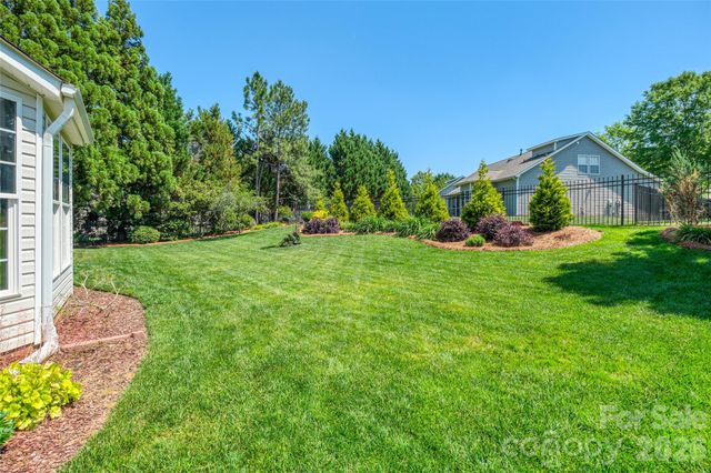 1005 Feather Oak Lane, Matthews, NC 28104