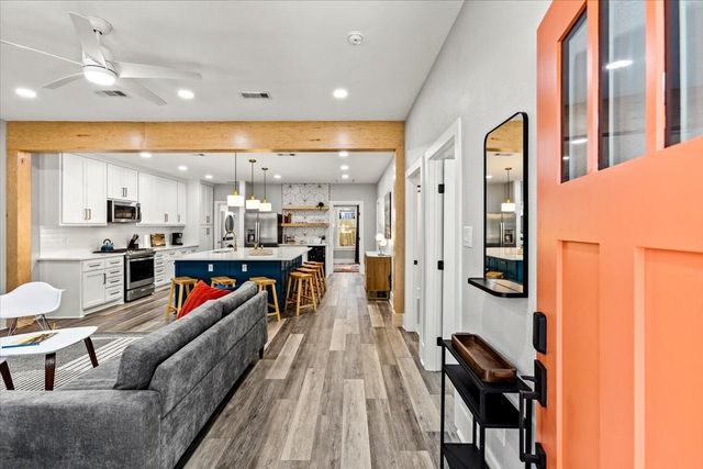 2822 Bernardo De Galvez Avenue, Galveston, TX 77550