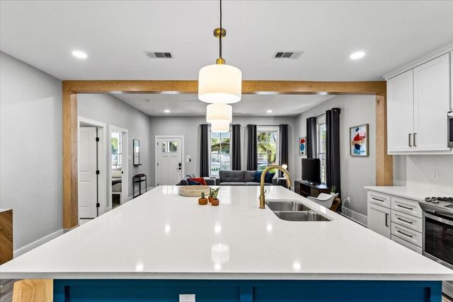 2822 Bernardo De Galvez Avenue, Galveston, TX 77550