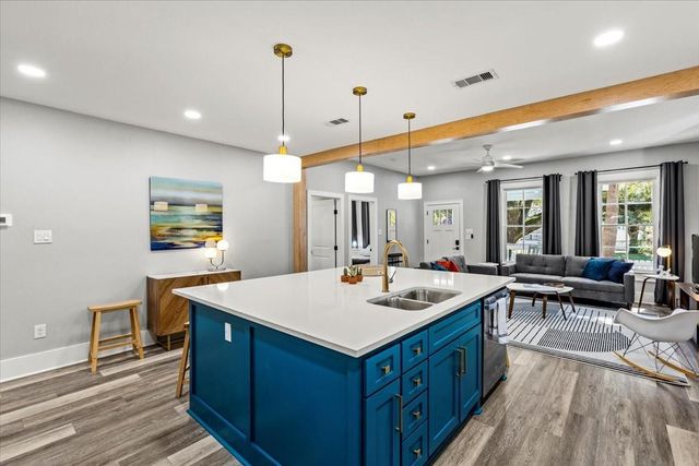 2822 Bernardo De Galvez Avenue, Galveston, TX 77550