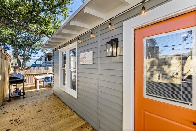 2822 Bernardo De Galvez Avenue, Galveston, TX 77550
