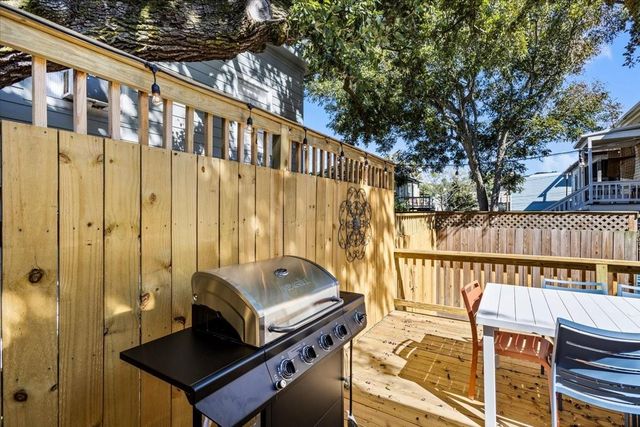 2822 Bernardo De Galvez Avenue, Galveston, TX 77550