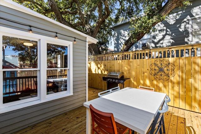 2822 Bernardo De Galvez Avenue, Galveston, TX 77550