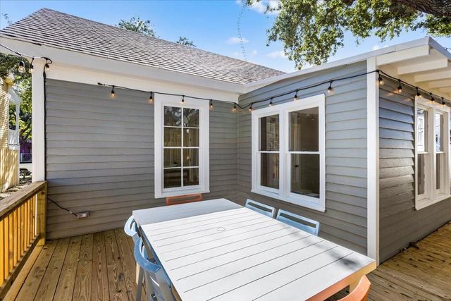 2822 Bernardo De Galvez Avenue, Galveston, TX 77550