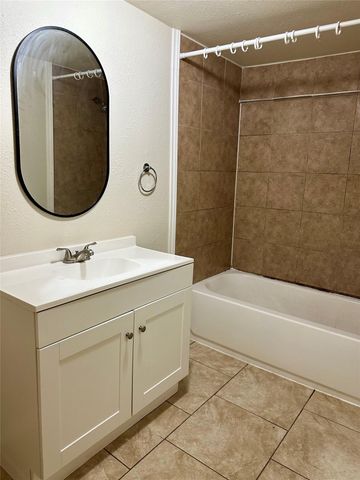 2822 Bernardo De Galvez Avenue, Galveston, TX 77550