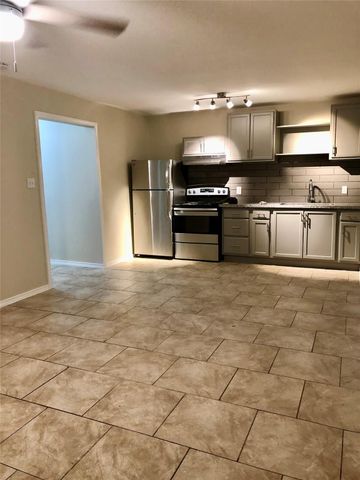 2822 Bernardo De Galvez Avenue, Galveston, TX 77550