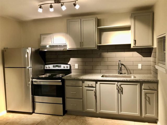 2822 Bernardo De Galvez Avenue, Galveston, TX 77550