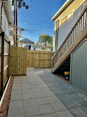 2822 Bernardo De Galvez Avenue, Galveston, TX 77550
