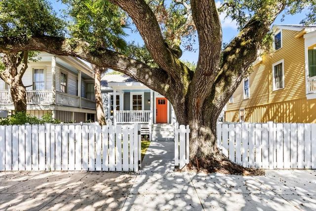 2822 Bernardo De Galvez Avenue, Galveston, TX 77550