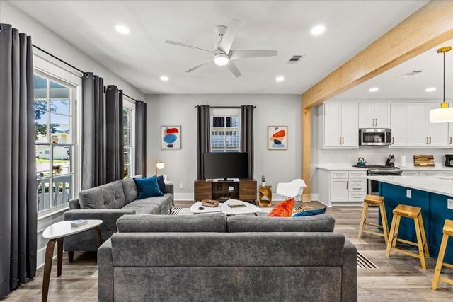 2822 Bernardo De Galvez Avenue, Galveston, TX 77550