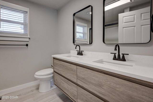 1511 E 5th Street, Joplin, MO 64801