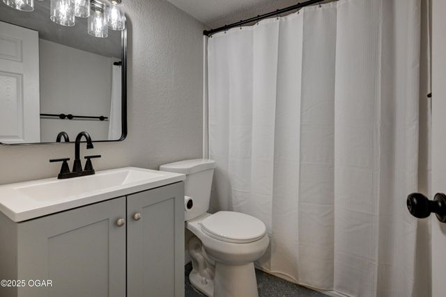 1511 E 5th Street, Joplin, MO 64801