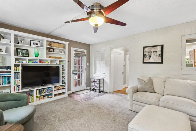 4724 Pleasant Street, Des Moines, IA 50312