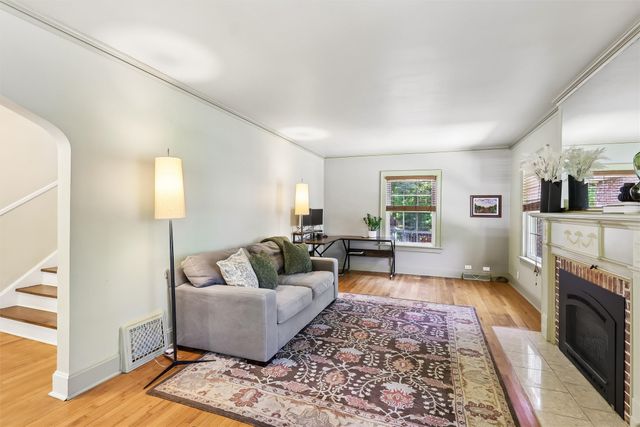 4724 Pleasant Street, Des Moines, IA 50312