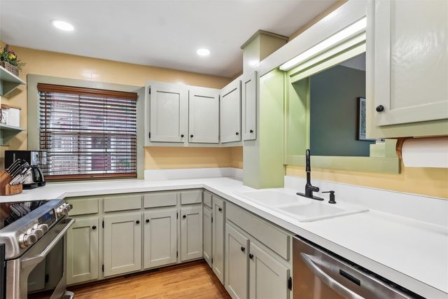 4724 Pleasant Street, Des Moines, IA 50312