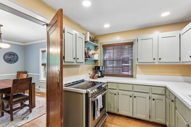 4724 Pleasant Street, Des Moines, IA 50312