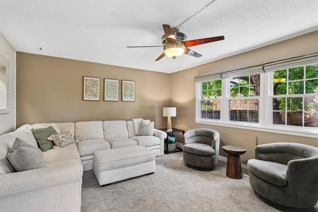 4724 Pleasant Street, Des Moines, IA 50312