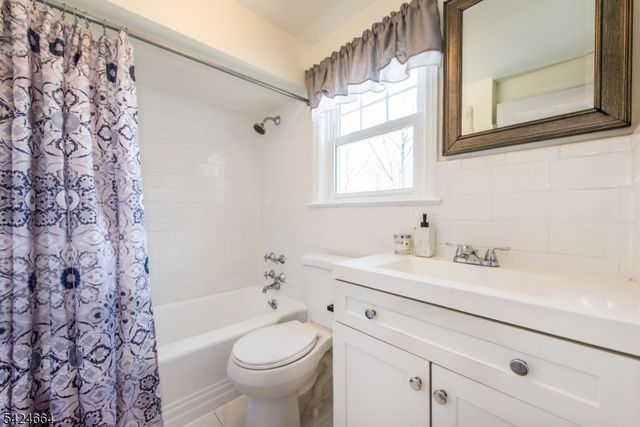 91 Beechwood Dr, Wayne Twp., NJ 07470