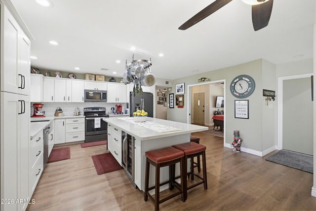 4120 W HELENA Drive, Glendale, AZ 85308