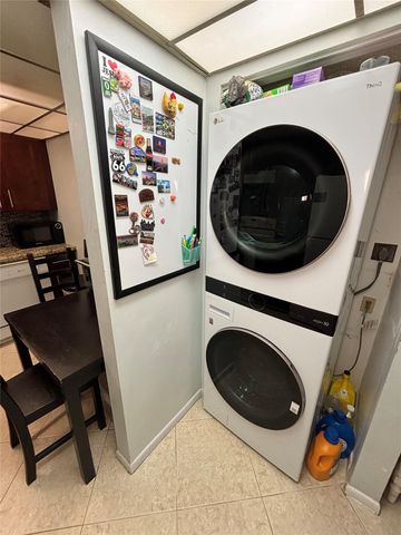 737 SE 1st Way 302, Deerfield Beach, FL 33441