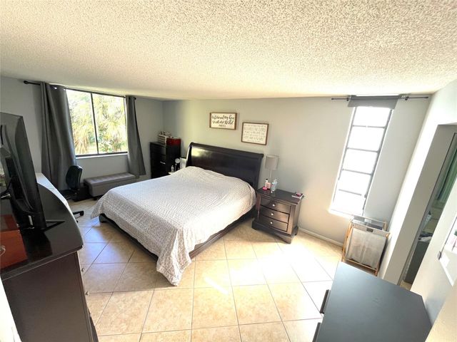 737 SE 1st Way 302, Deerfield Beach, FL 33441