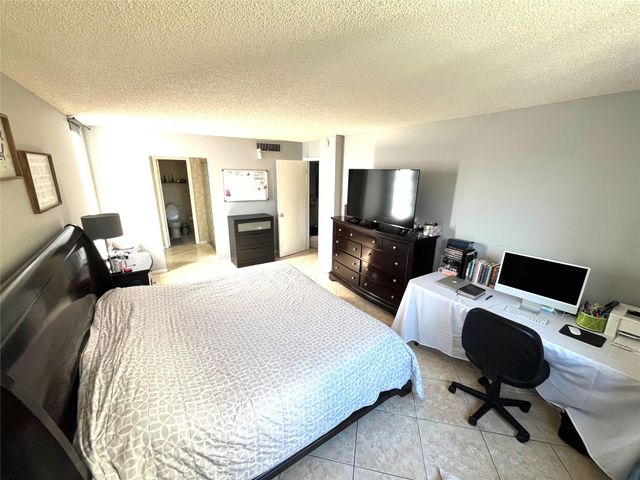 737 SE 1st Way 302, Deerfield Beach, FL 33441