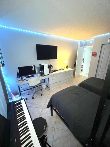 737 SE 1st Way 302, Deerfield Beach, FL 33441