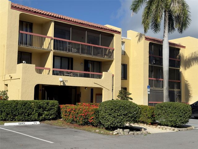 737 SE 1st Way 302, Deerfield Beach, FL 33441