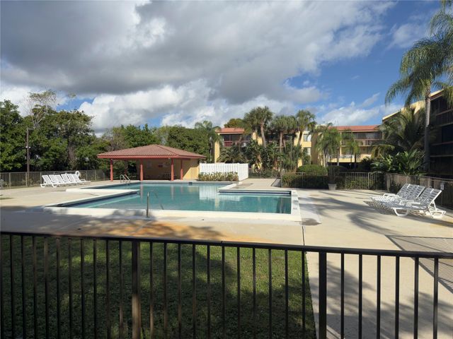 737 SE 1st Way 302, Deerfield Beach, FL 33441