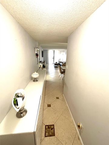 737 SE 1st Way 302, Deerfield Beach, FL 33441