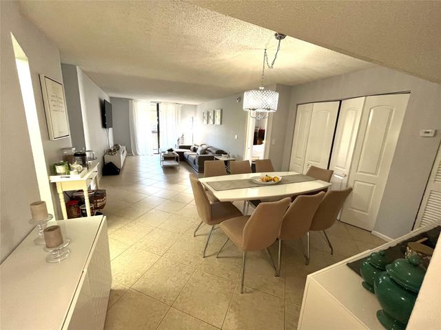 737 SE 1st Way 302, Deerfield Beach, FL 33441