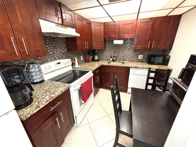 737 SE 1st Way 302, Deerfield Beach, FL 33441